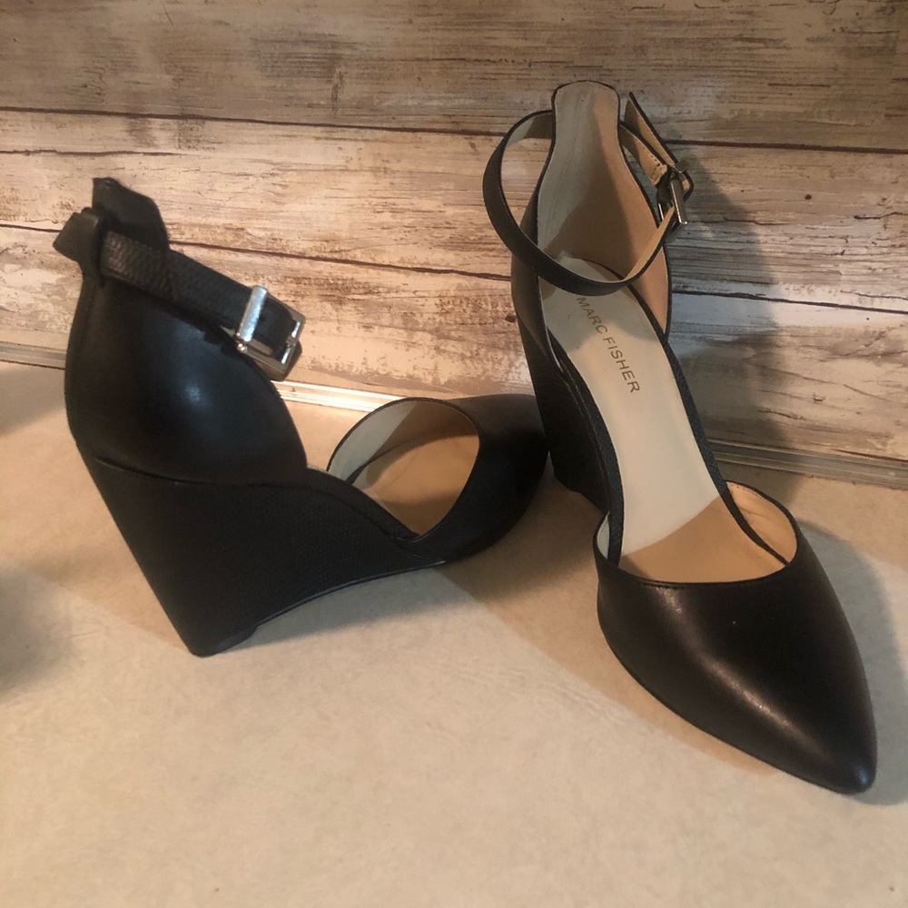 Wedge Pointed Toe Pump #shesdarlin!
